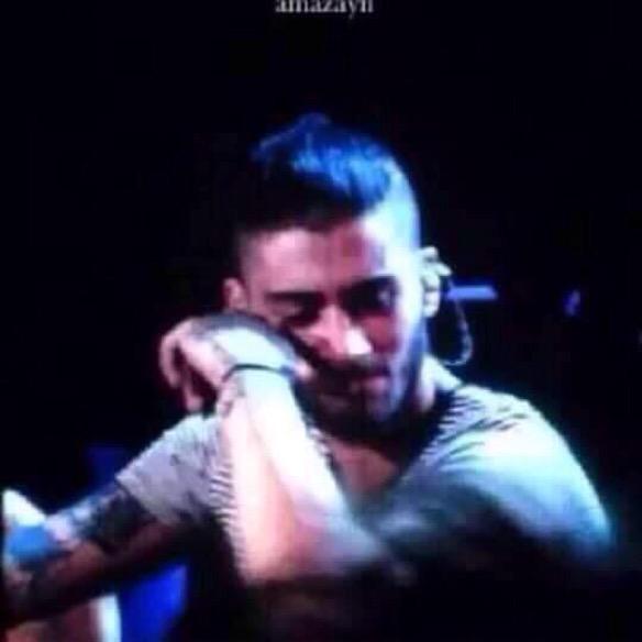 PabloMalik08's tweet photo. Su último concierto y él lo sabia, nada más triste #AlwaysInOurHeartsZaynMalik http://t.co/pVfPTBacuT