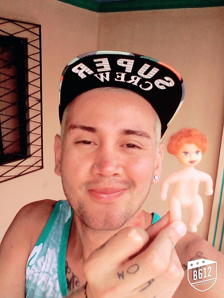 principeadonis's tweet photo. Mira tengo en mis manos al #miniken http://t.co/7re9X2HV5t