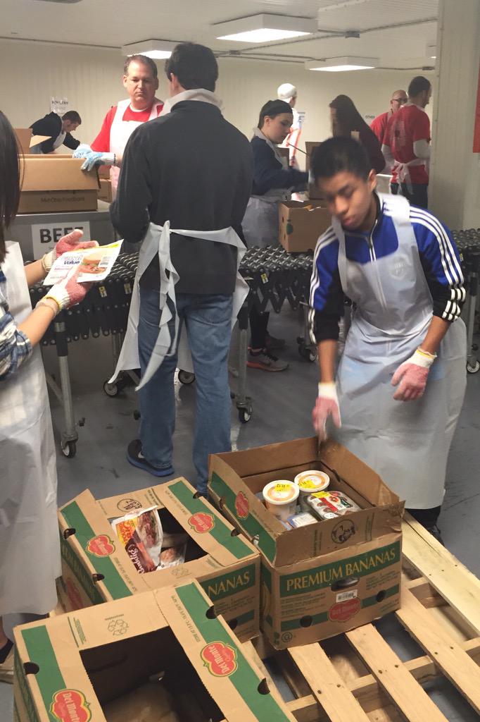 DarbyBoysSoccer's tweet photo. @DARBYMSOCCER had Another great day at @Mid_OHFoodbank thank you for the opportunity! #wininthecommunity #packmeat http://t.co/JOIQtRAz7x