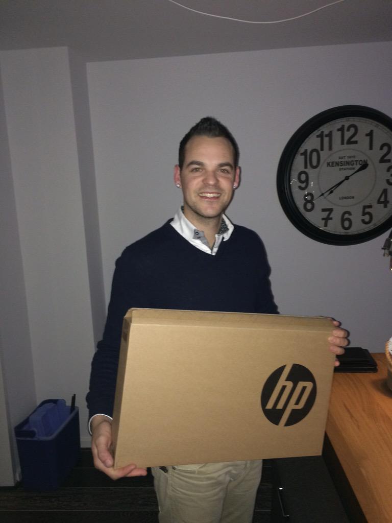 Altijd leuk een persoonlijke levering! Veel plezier met je nieuwe laptop Jimmy!