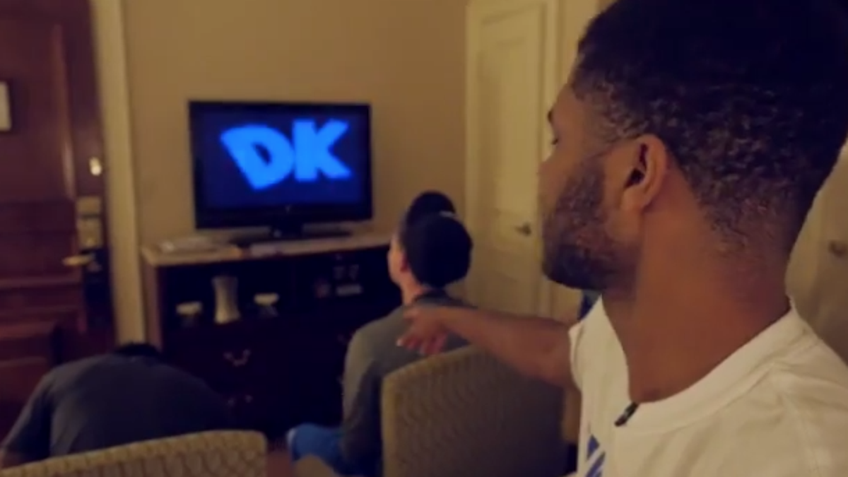 Polygon's tweet photo. The nation’s No. 1 basketball team is crazy about Super Smash Bros. http://t.co/Y9XIgIxvcz http://t.co/zSWrhojEZG
