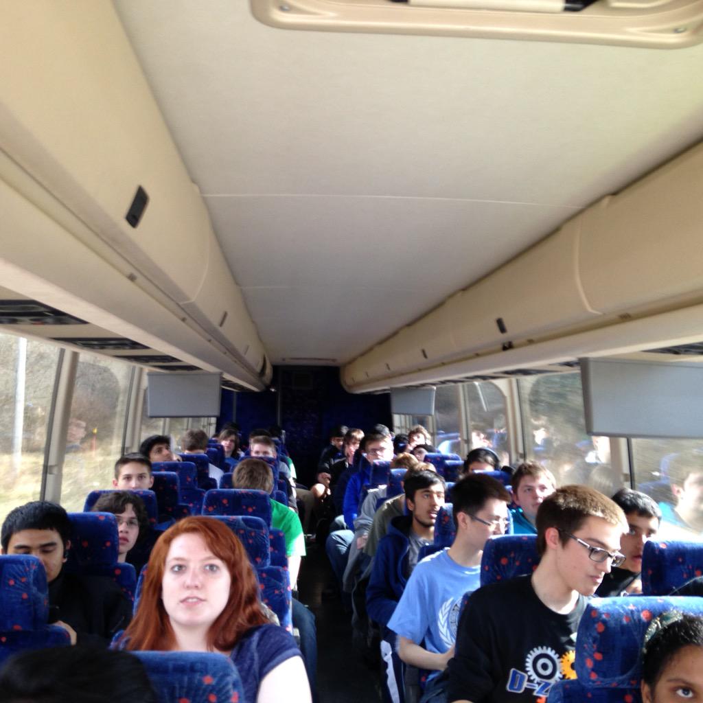 OlentangyFRC's tweet photo. After an almost major problem we are on our way! #Team4611 #recyclerush2015 #robotsrule http://t.co/Uhnx4JtNDh