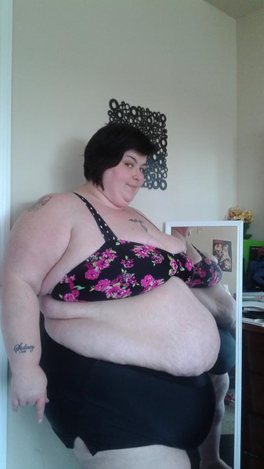 My new fat girl bikini! #effyourbeautystandards #ssbbw http://t.co/lCysOd4ufJ