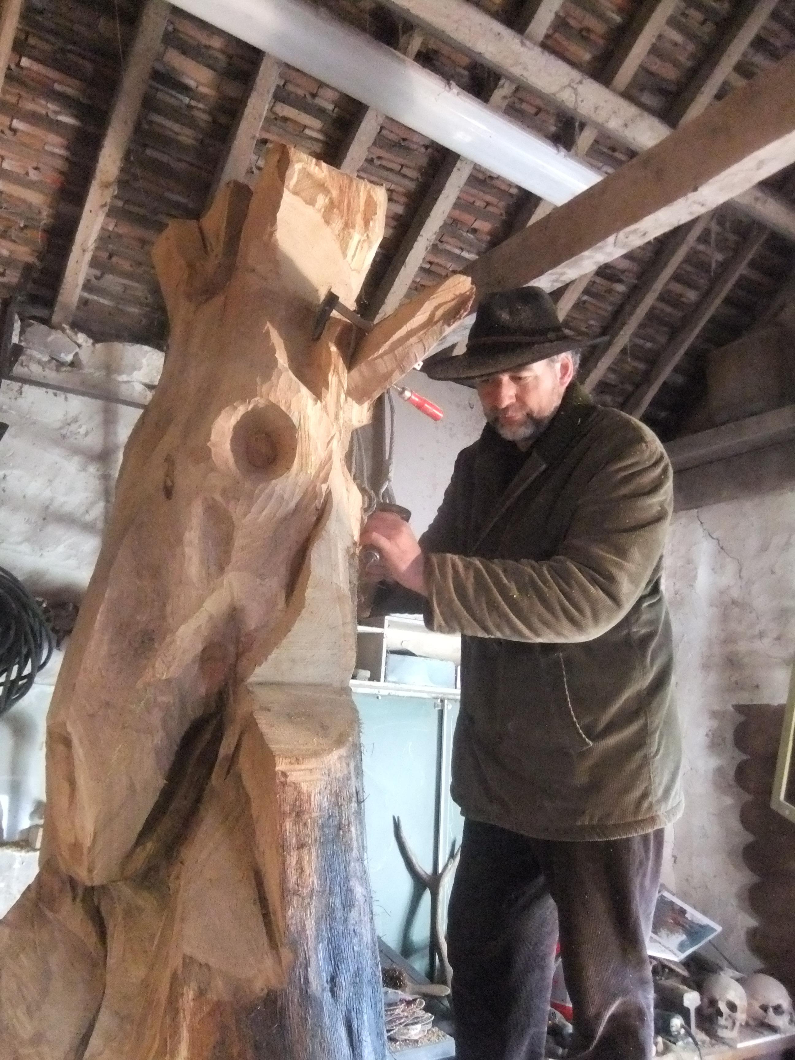 Biennale de Sologne on Twitter: "Jacques Rieu pour la Maison du Cerf  travaille sur l'Esprit de la forêt dans son atelier http://t.co/qZ6AoaVTjk"  / Twitter