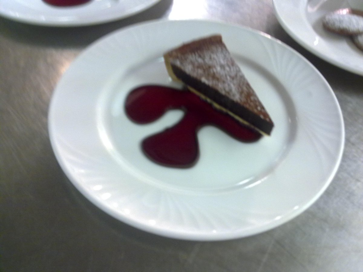 eats_catering's tweet photo. Fancy a piece of cake? #foodie #sussex #caterers http://t.co/Gjk9jpFUKm