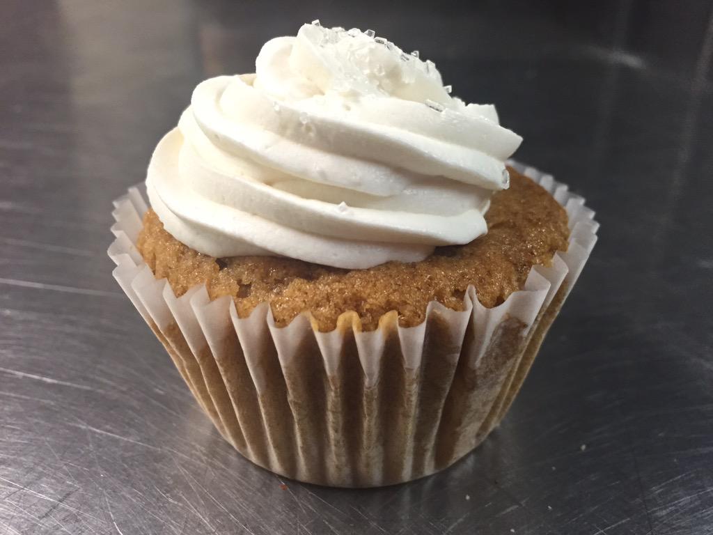 sweetsolacenyc's tweet photo. Pretty Champagne Cupcake made with @bobsredmill #glutenfree oat and sorghum flours! #plantbasedbakery http://t.co/Jal4diOHen