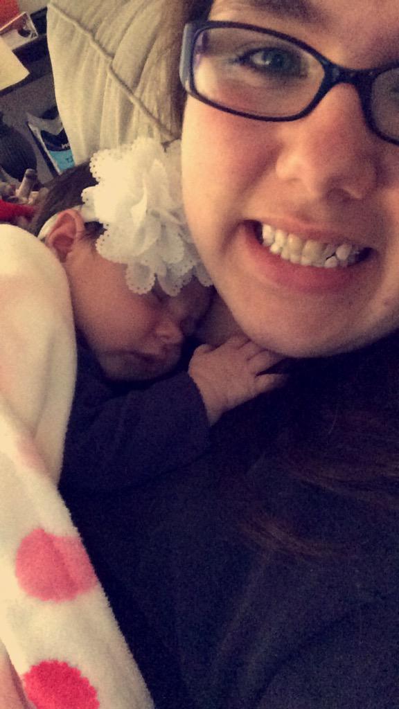 srhmyrs's tweet photo. happy happy one month to this sweet baby girl 🎀💞💕💞 #EverlyKay http://t.co/wIDkyRHMaY