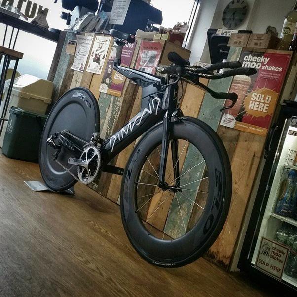 VeloDynamics's tweet photo. Show bike for sale (UK only), full Di2 Dura Ace, Zipp Vuka bars and Flo wheels. DM for more information. http://t.co/lMq7w1vsqv