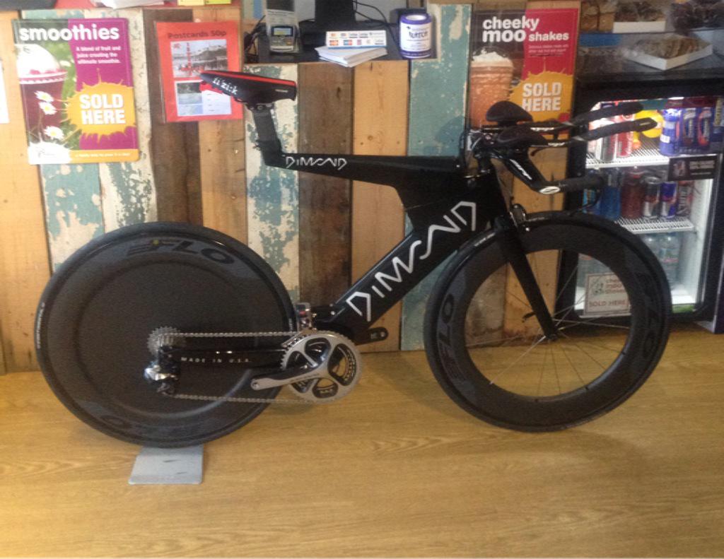 VeloDynamics's tweet photo. Show bike for sale (UK only), full Di2 Dura Ace, Zipp Vuka bars and Flo wheels. DM for more information. http://t.co/lMq7w1vsqv