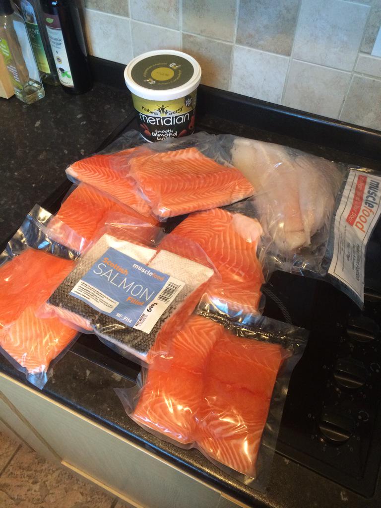 l19m_ro's tweet photo. @MuscleFoodUK  #TweetYourMeat #salmon #almondbutter #hakefillets enter code LR44054 for 4 free chicken breasts http://t.co/qAFsiCRXt1
