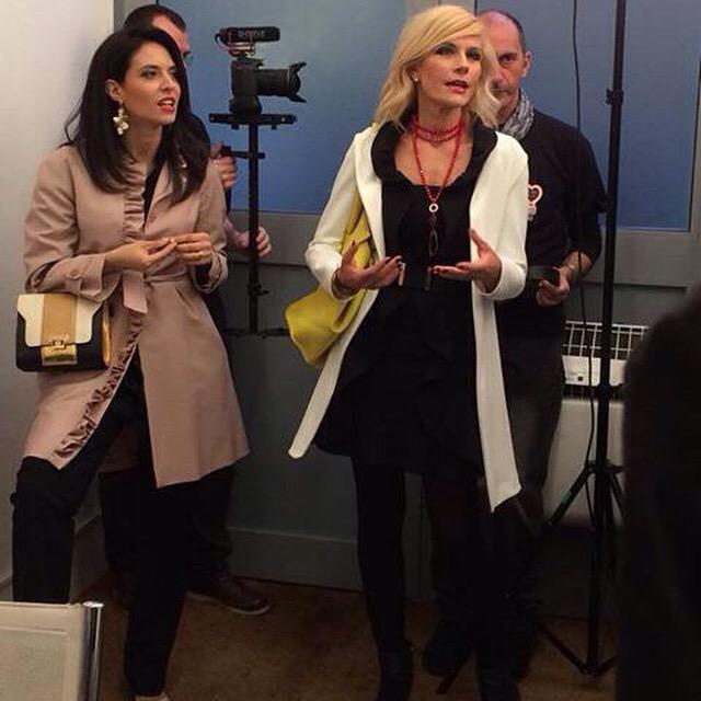 ChiaraBesana's tweet photo. Sul set della prima puntata dell' #ideavincente condotto da @MapiDanna e @ChiaraBesana le borse di @braintropy http://t.co/D6TxXdsqzS