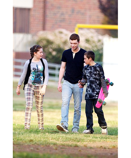 shamelessspics's tweet photo. Emma Kenney, Cameron Monaghan &amp; Ethan Cutkosky http://t.co/6Cx0beaoUI