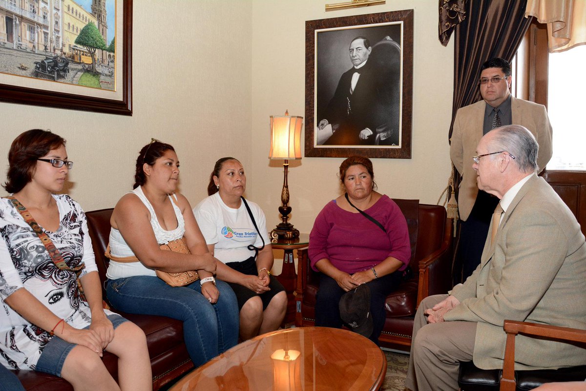O_Villasana's tweet photo. Me reuní con la familia de Marcos Iván, a quienes les reiteré nuestro apoyo para localizar al pequeño. http://t.co/lwWuvwXJpJ