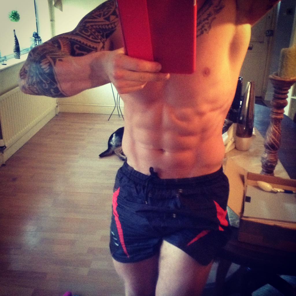 JSutliffFitness's tweet image. @wightman_alex @Body_Profile #bodyPRO #PoseDown FAV and RETWEET #DystoniaAwareness