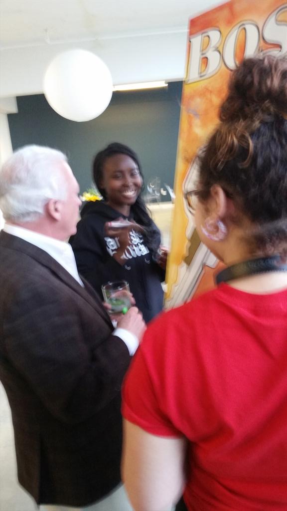 AFHBoston's tweet image. Now we&apos;re making #art ! cool crowd @BosMagEvents Real Estate confab.  #BostonDesignWeek