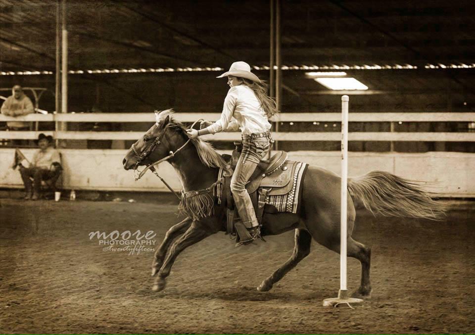 LisaMoorePhotos's tweet photo. Gettin' back in the groove in Bonham, Texas... #kueckelhan #rodeo #poles #tjra #finals http://t.co/HuoU2Cfi9H
