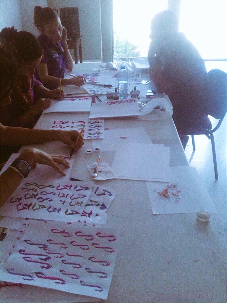 OctavioGD's tweet photo. Taller de caligrafía #SoyJoven #Sin20 #mchcfamilia @IJJUVENTUD  @RamonMoralesJal @twi_tribslynadm  @GobiernoJalisco http://t.co/4WRTjf5Stn