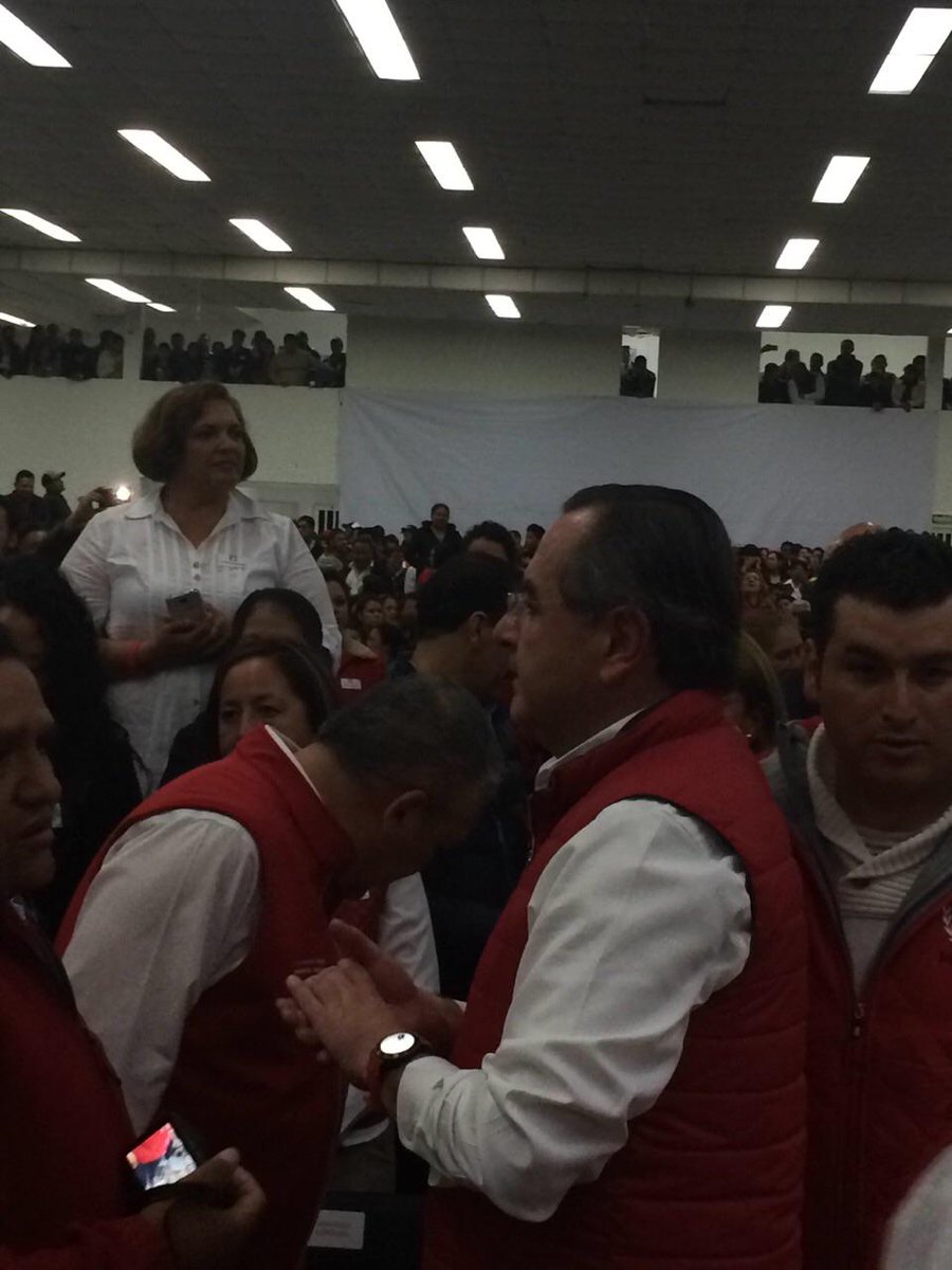 qlinda_dinora's tweet photo. Es necesario trabajar unidos, es momento de propuestas, por #Huixquilucan @fer_maldonadoh http://t.co/Mf49WHNjUE