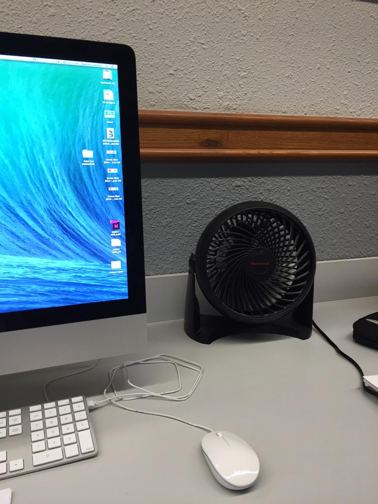 natashapeebs's tweet photo. Brought my fan to the Springfield Sauna #AdTeam15 http://t.co/V77v2uLyBc