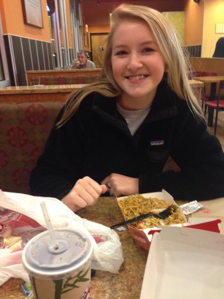 kahsiaaa_maddox's tweet photo. 3rd person I've introduced to Panda❤️🐼 #victimnumber3 #bf #luv http://t.co/rNwsc8xOux