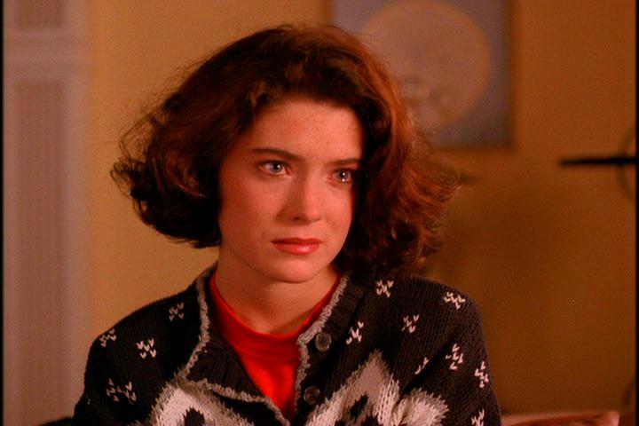 Happy Birthday Lara Flynn Boyle! 
3 24                                