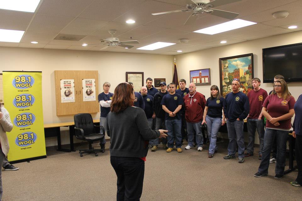 Patrice_Bendig's tweet photo. TY @wogl for helping us honor the heroes of @ManoaFire56 in honor of @Westonswarriors #feedthefire http://t.co/bqwSIT8Lmc