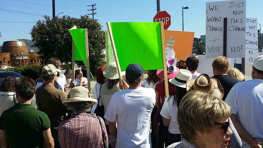 sirmarkofj's tweet image. And this is the small part of the contingent. Making news the old fashioned way! #Pro99 #AEAvoteNO @ActorsEquity