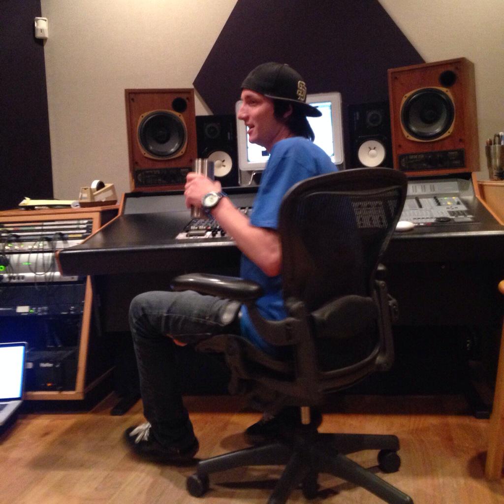 SamarasWell's tweet photo. APRIL 5TH 2015
❗ATTENTION ALL #EDM & #DUBSTEP #PRODUCERS
#LIVE #Streaming #DubstepTutorial from
@Convulsic ⬅FOLLOW http://t.co/MMjPAHCINf