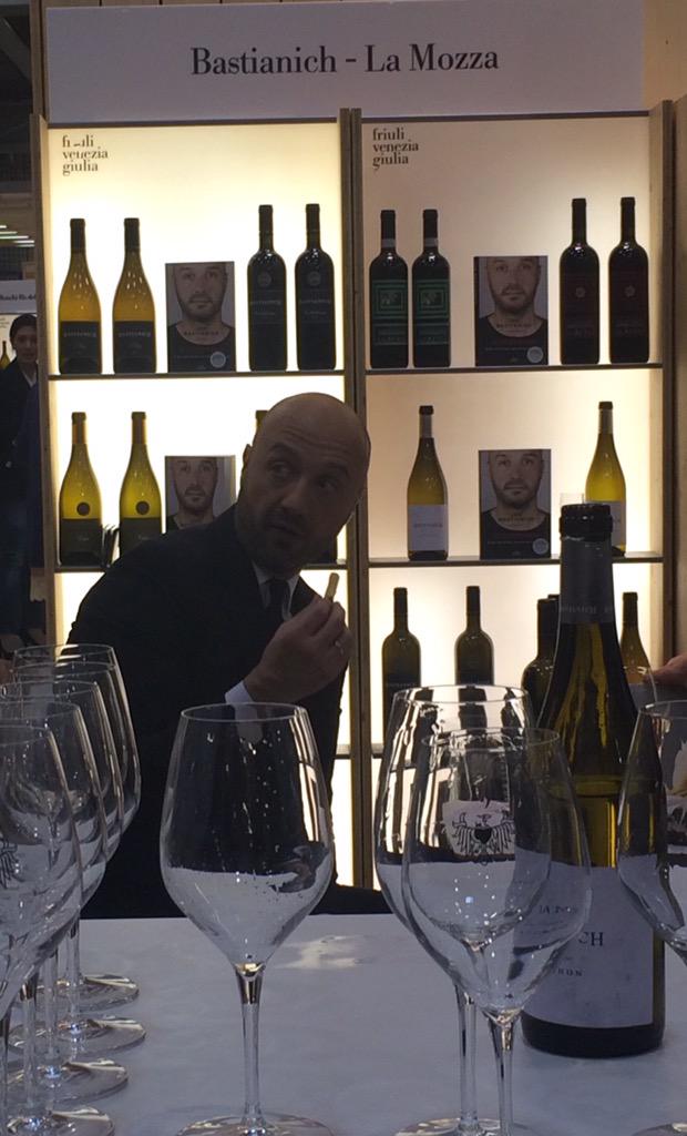 BeaBarza's tweet photo. Se mi guardi così.... MUORO! @Jbastianich @BastianichWines #Vinitaly2015 http://t.co/2qSZwjodjq