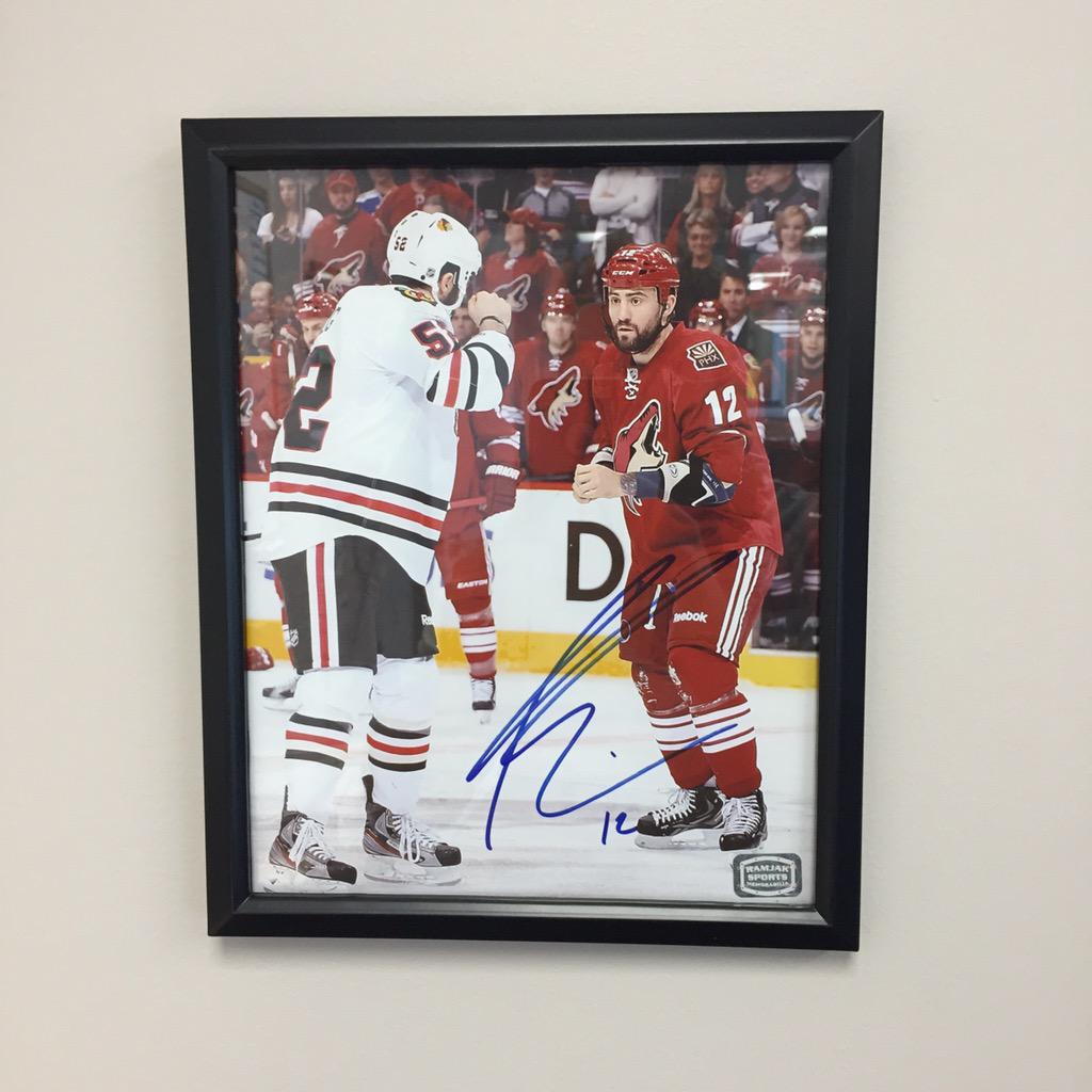 socko2119's tweet image. The Signed @BizNasty2point0 hanging on the office wall. #fanfavorite #4L2 handslikefeet #kneedropsnipe