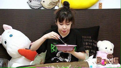 OhanaSsan's tweet photo. We love you &amp; definitely super miss you, you know that right @haroobomkum ? Happy bday. Come back soon. #박봄HasBloomed http://t.co/anOSaDp0wo