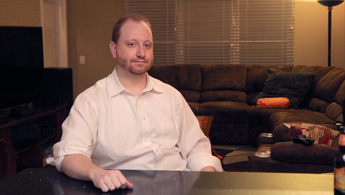 TheOnion's tweet photo. Man Who Got Shit Together 5 Years Ago Still Viewed As Lovable Fuckup By Friends, Family http://t.co/6zUb3NF1oM http://t.co/Yz4CI0XyC9