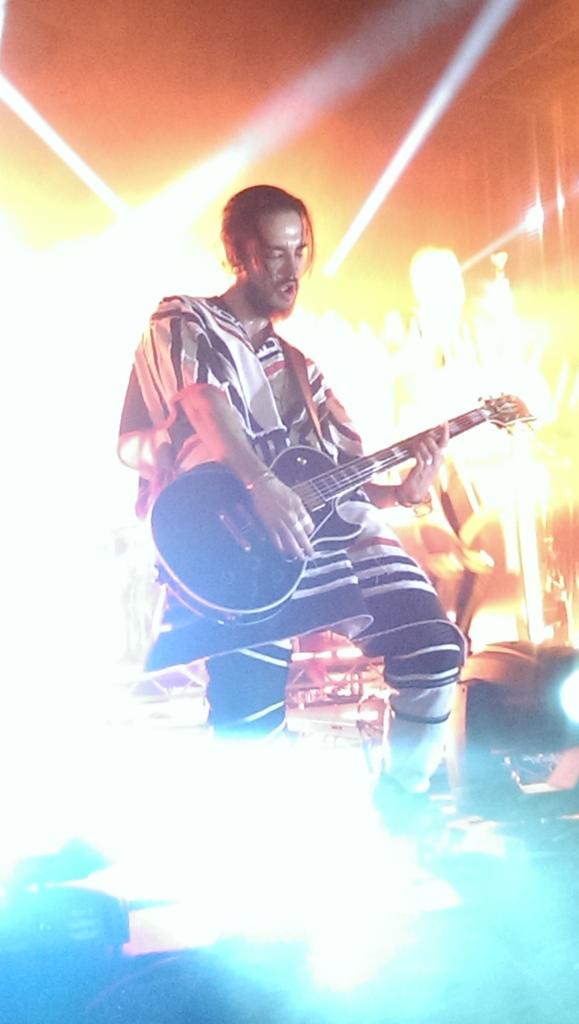 AmdeeFi's tweet image. Waiting for a m&amp;amp;g. But meanwhile, let the post a pic of Tom. 😍 #FeelItAllBerlin