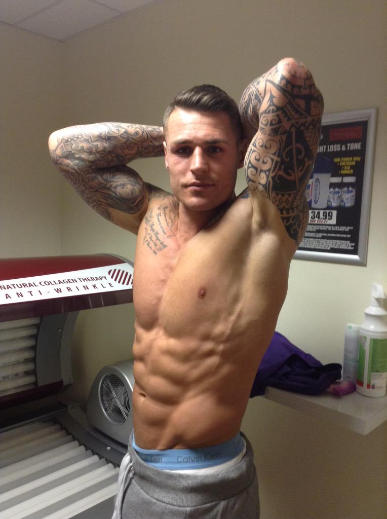 JSutliffFitness's tweet photo. @wightman_alex @Body_Profile  #bodypro #posedown  favourite and retweet people to give me the best chance of winning http://t.co/LWkx3gDdv8
