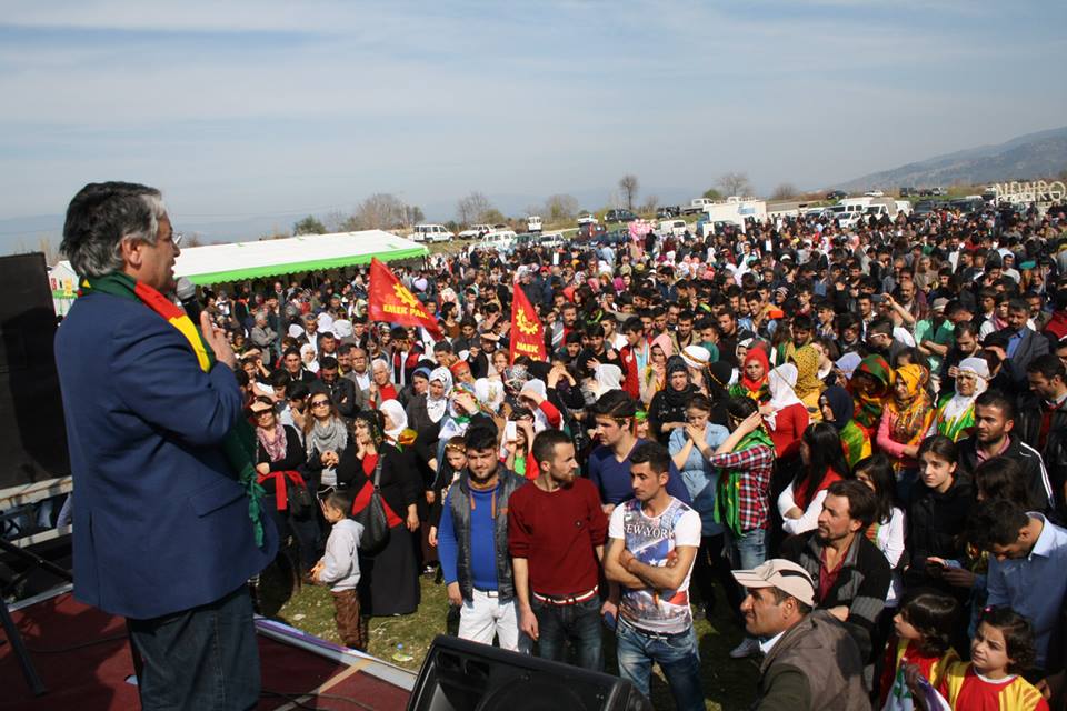 YAŞASIN HALKLARIN KARDEŞİLİĞİ!
"GEZİ'den ROJAVA'ya
DEHAK'lara karşı
Demirci KAWA olmaya"
Balıkesir - Burhaniye
