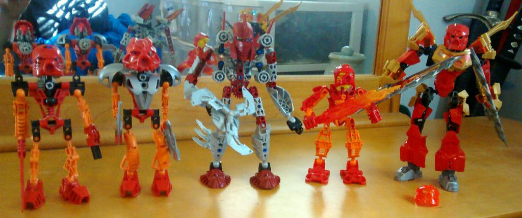 Josh Kotoff (YouTube Guy) on Twitter: "15 years of Bionicle. All the models with gen 2 at the end #bionicle #bionicle2015 #lego http://t.co/4VxTjAWT2p" / Twitter