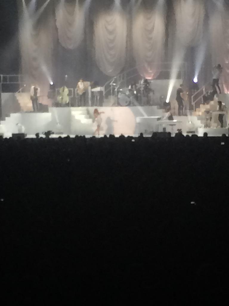 Lou_K89's tweet photo. Thank you @Palomafaith 🙌🎵 for an AMAZING concert!! @LettuceWater84 http://t.co/97Er6DxIj4