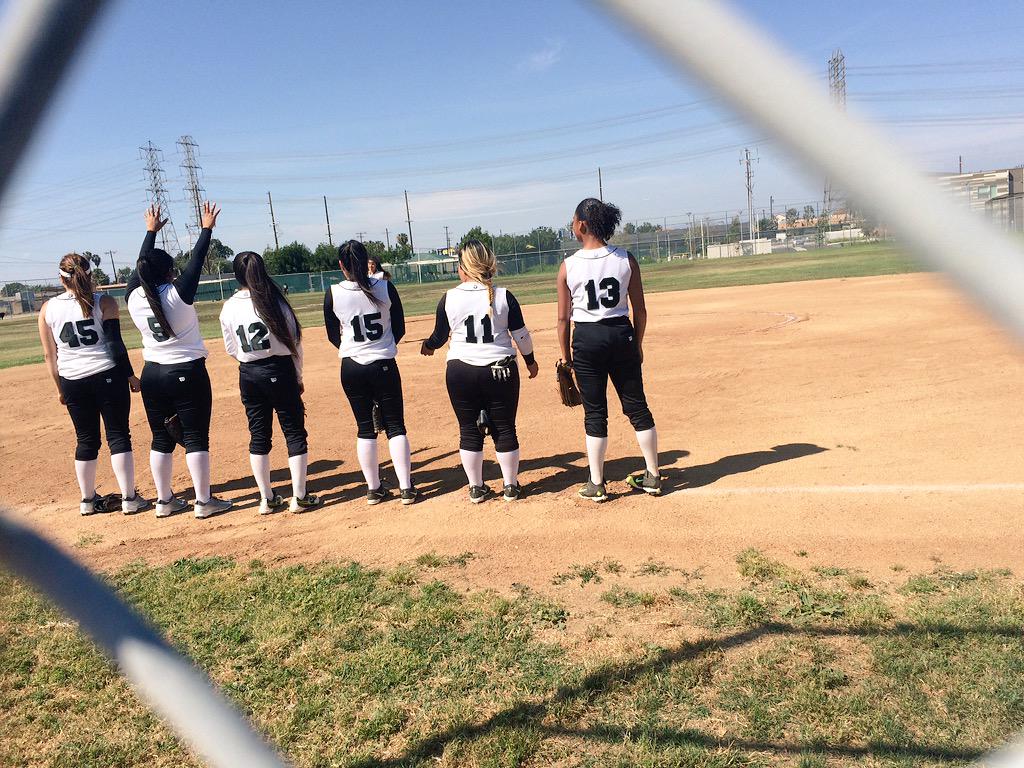 alycobainx's tweet photo. Varsity πβΎοΈ #needpicsofjv #missingjackie @11yoshiii #kerla http://t.co/VY5qV1dRbQ