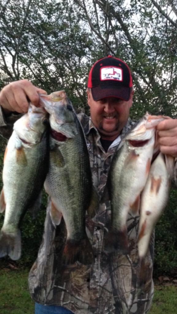 TeamLCW's tweet image. We smoked the bass today! Must have been my lucky @JRigginsMusic hat. #LCWStyle #bassfishing #johnriggins
