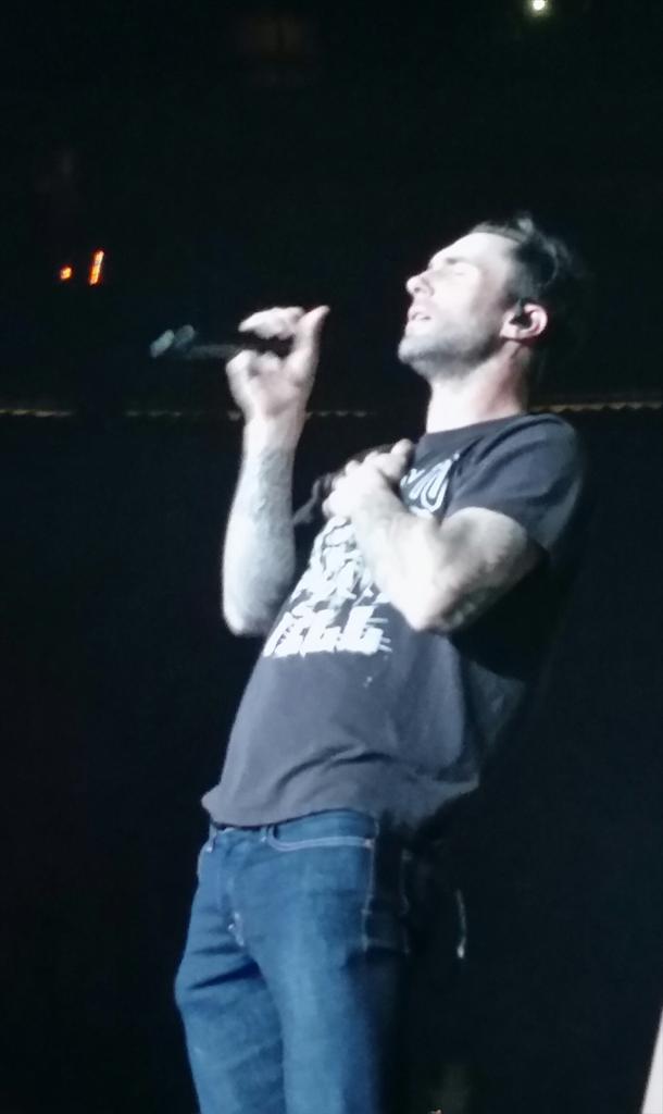 Verda0326's tweet photo. Oh man we were close! We could almost touch him! #maroon5xec http://t.co/Tks7NusgTo