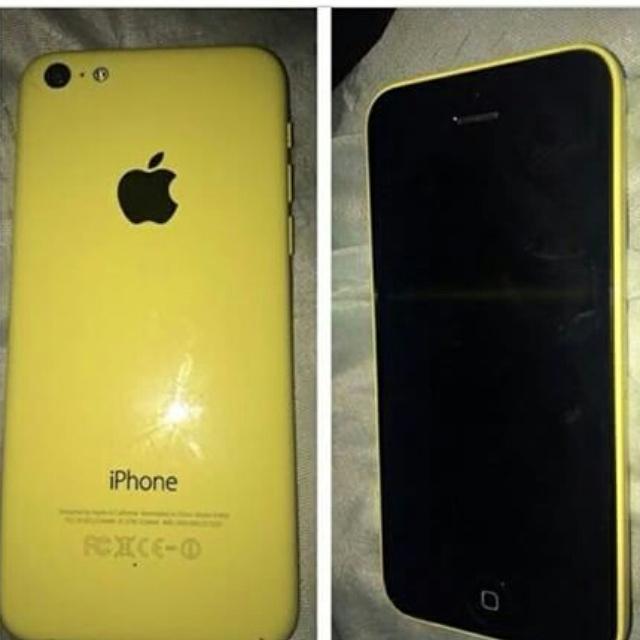fvckyouPayVee's tweet photo. Sprint 5c for Sale 140 No cracks! #iPhoneReset and everything ! http://t.co/83rQxWREyS