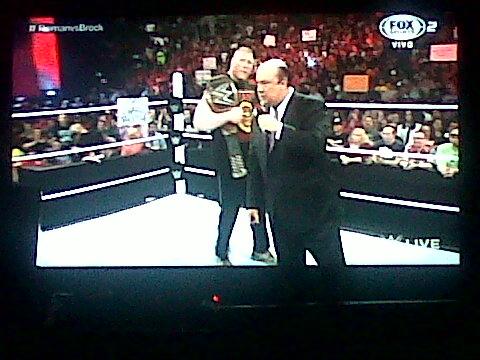 Aaronbarce's tweet photo. #RomanvsBrock esta bueno http://t.co/yg6sP1BBxF