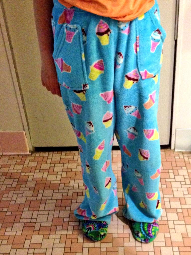 sarah_ftr's tweet photo. I wear cupcake pants because I'm delicious. http://t.co/u2imLVjZEb