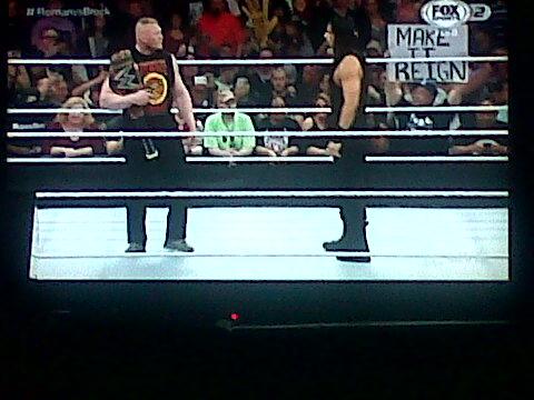 Aaronbarce's tweet photo. #RomanvsBrock salto Roman esto se puso buenisimo @WWE http://t.co/lYrwdY3wes