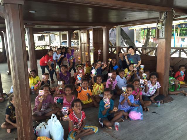 PapuaTourism's tweet photo. Papua Voluntourism, jalan2 sambil melakukan aksi sosial seperti ngajarin anak2 pesisir. http://t.co/kkh0YMuyPu