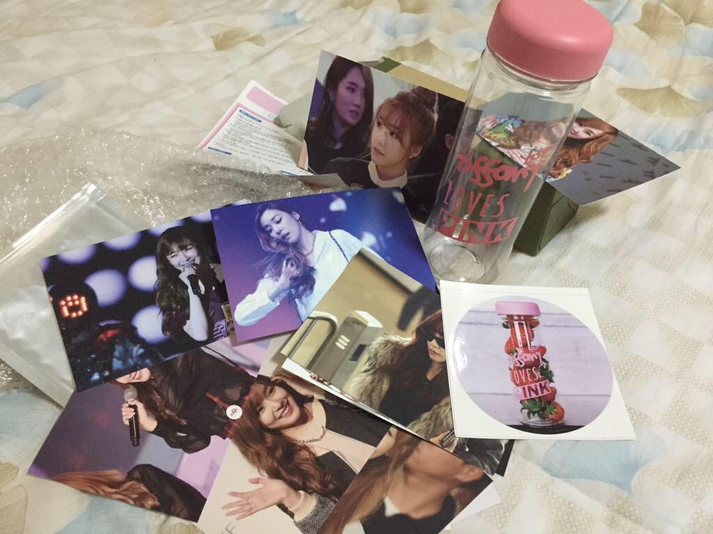 PATCHA801's tweet photo. @Pinkbottle_tiff ได้ของแล้วทำบุญๆๆ thanks you me support tiffany 😊😊😊✌️✌️✌️ http://t.co/T8qINLxucT