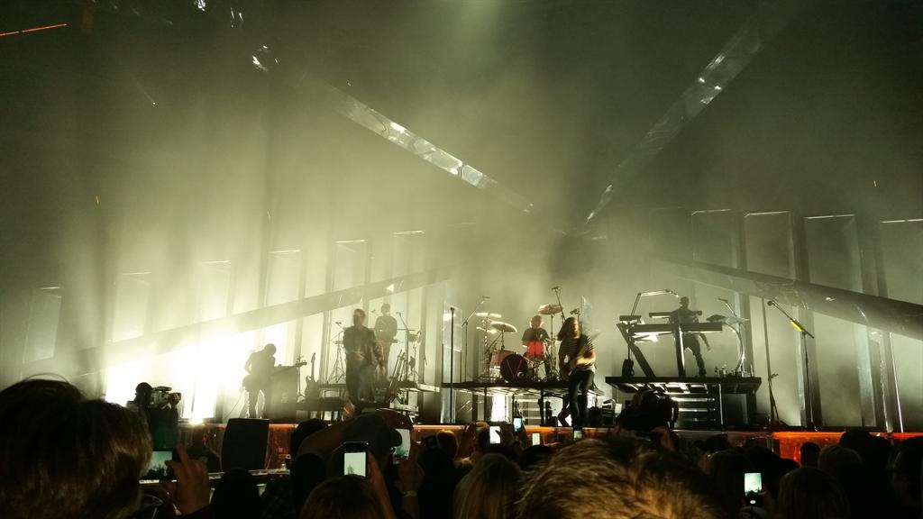 Verda0326's tweet photo. Awesome lighting! #MAROON5XEC http://t.co/izoVeYVsxp