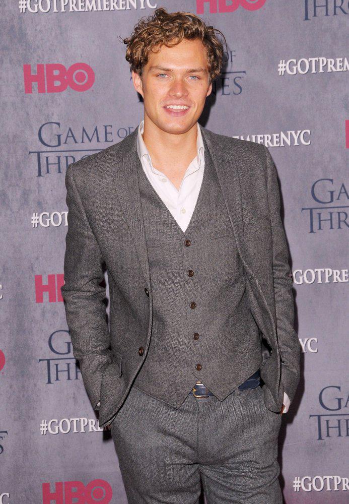 Começamos com o Cavaleiro das Flores de Loras Tyrell, ou melhor, Finn Jones completa 27 anos. Happy Birthday! 