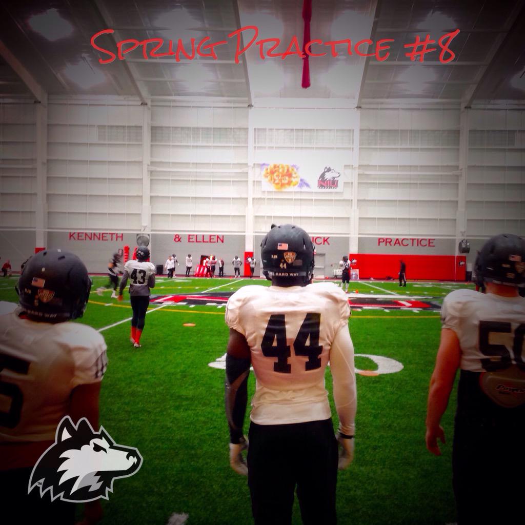 Wedige71's tweet photo. “@NIU_Football: Up and at 'em, Spring Practice #8 is underway! http://t.co/nNtOFKxe1A” Don't miss 6 am practices. @C_Harnish @Pat_Schiller
