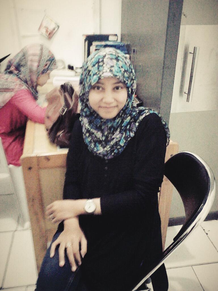 RatihYusmiari's tweet photo. Me in black...😌 http://t.co/TuGIQYiQN7